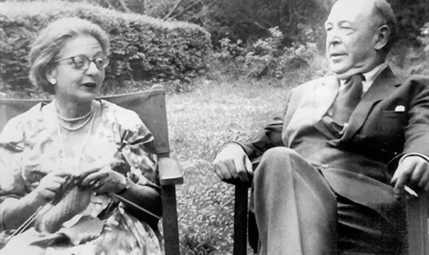 c s lewis com sua esposa